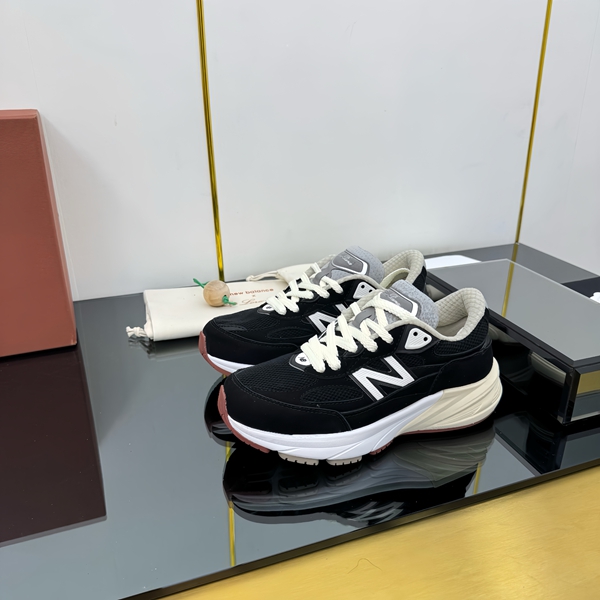 スーパーコピーブランド靴側面デザイン